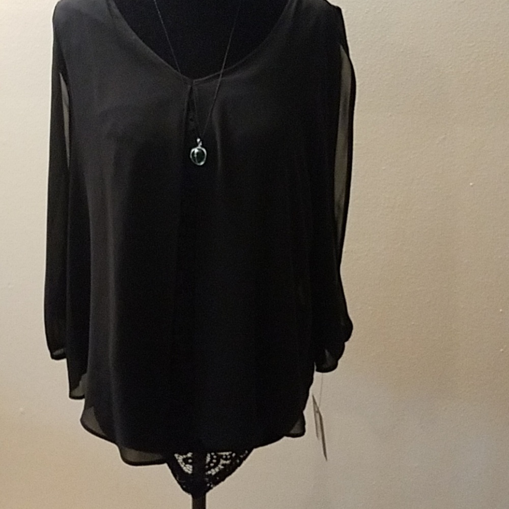 Blouse - Picture 2 of 8